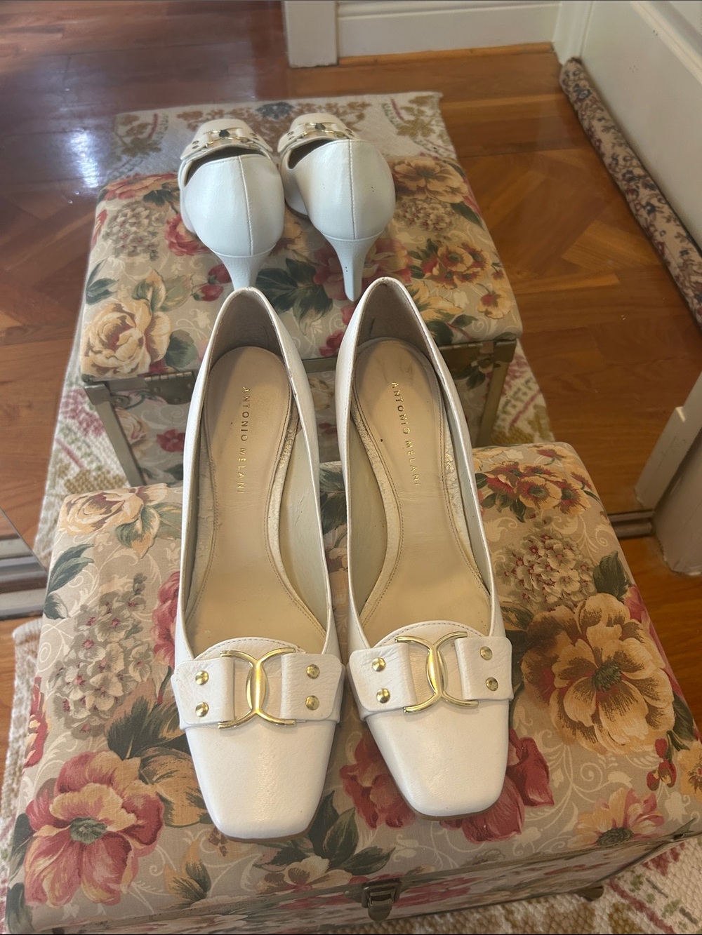 Antonio Melani White Leather Mid-Heel Pumps with Gold Buckle
